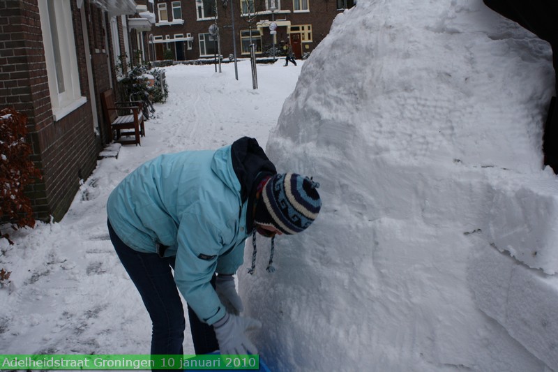 januari2010adelheidstraatsneeuwhutborrel200911.jpg