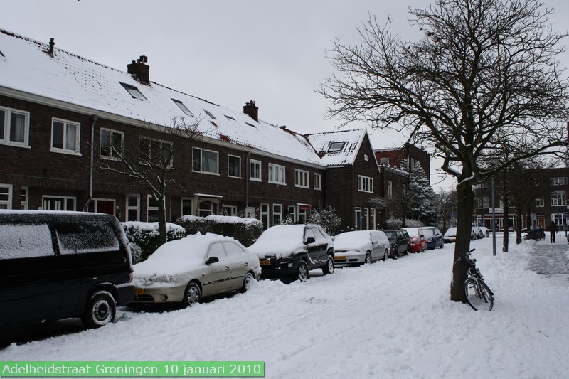 januari2010adelheidstraatsneeuwhutborrel200913.jpg