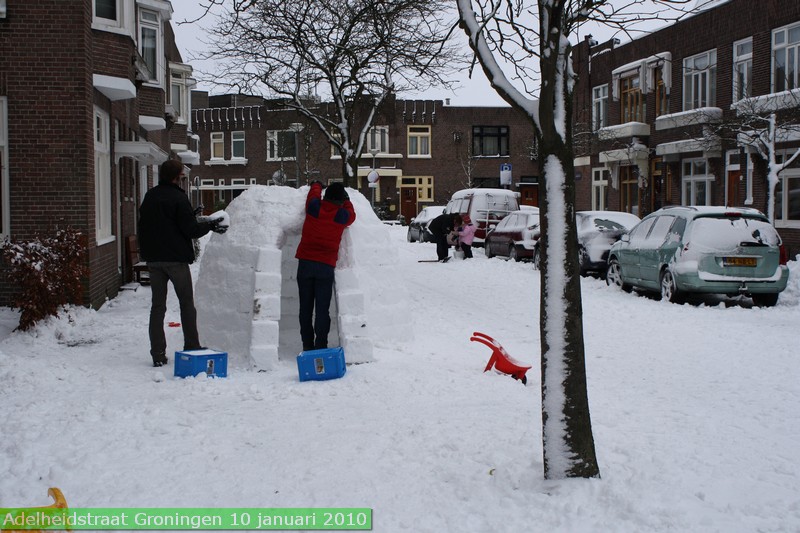 januari2010adelheidstraatsneeuwhutborrel200914.jpg