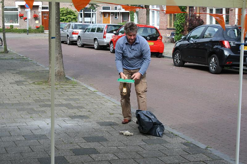 IMG_9735.JPG - De volgende morgen. Harry is al druk aan de schoonmaak. 